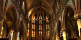 Linksmų Vėlykų! Šv. Vėlykos tai svarbiausia krikščionių šventė, simbolizuojanti Kristaus prisikėlimą iš numirusiųjų.