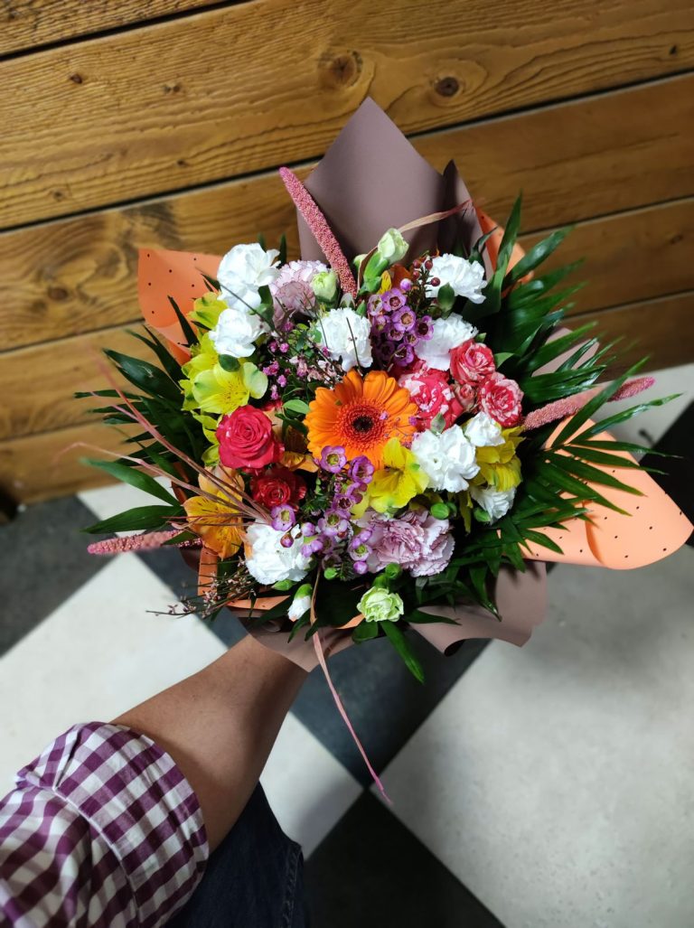 rozany zakatek 3 768x1027