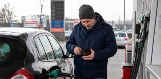 Kuro kainos Lenkijoje kyla. Nuo liepos 1 d. vairuotojai moka daugiau