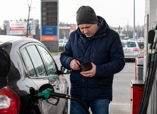 Kuro kainos Lenkijoje kyla. Nuo liepos 1 d. vairuotojai moka daugiau