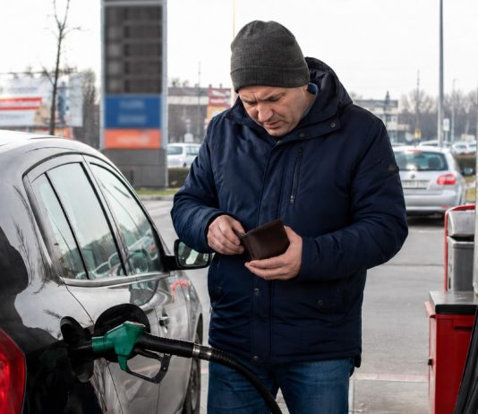 Kuro kainos Lenkijoje kyla. Nuo liepos 1 d. vairuotojai moka daugiau
