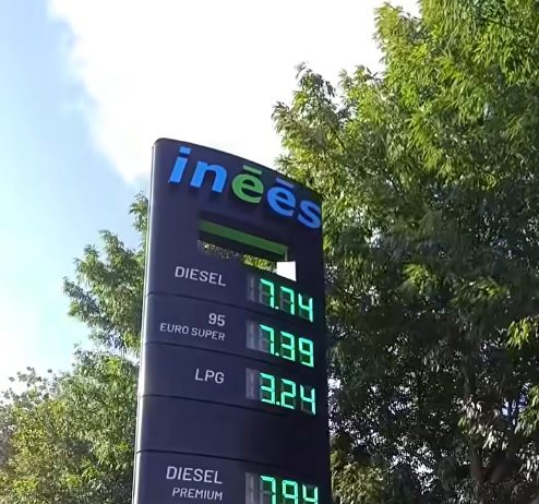 Kuro kainos Lenkijoje smarkiai kyla. 98 oktano benzinas jau kainuoja daugiau nei 8 zlotų už litrą