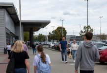 Paskutinis vasaros atostogų savaitgalis Lenkijoje. Prekybos sekmadienis, pirkimai mokyklai, degalų kainos ir pramogos Suvalke