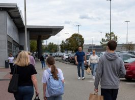 Paskutinis vasaros atostogų savaitgalis Lenkijoje. Prekybos sekmadienis, pirkimai mokyklai, degalų kainos ir pramogos Suvalke